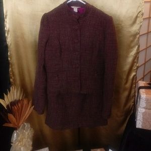 Skirt suit